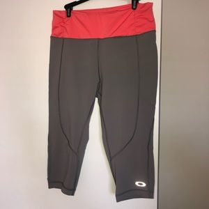 Oakley workout capris Large